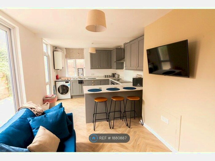 6 Bedroom Terraced House To Rent In Camden Place, Preston, PR1