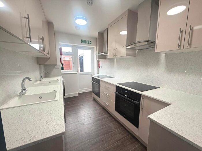 11 Bedroom Semi-Detached House To Rent In Hunters Grove, Hayes, UB3