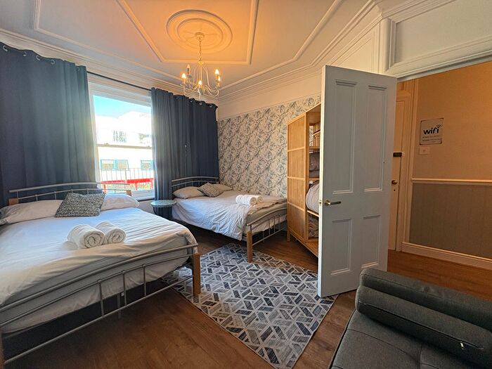 2 Bedroom Flat To Rent In Cricklewood Lane, London, NW2