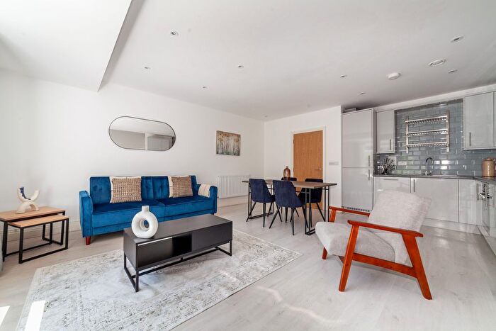 1 Bedroom Flat To Rent In Samuelson Place, Isleworth, TW7