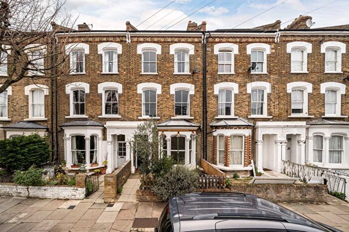 3 Bedroom Flat For Sale In Evershot Road, London, N4