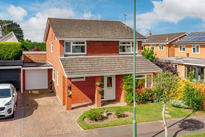 5 Bedroom Detached House For Sale In Downsview Road, Horsham, RH12