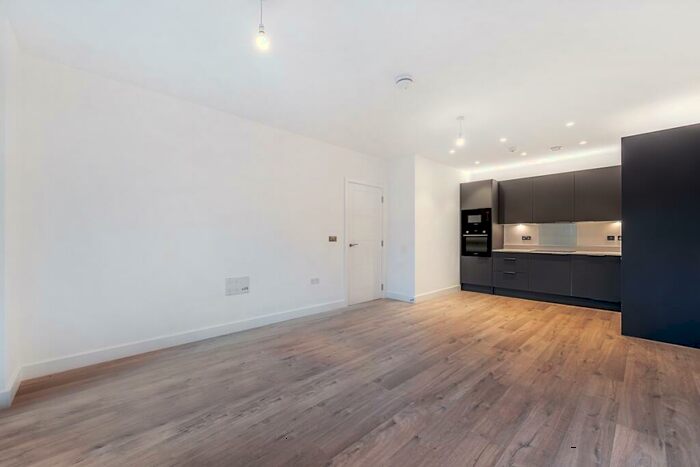 2 Bedroom Flat To Rent In Clivemont Road Maidenhead, SL6