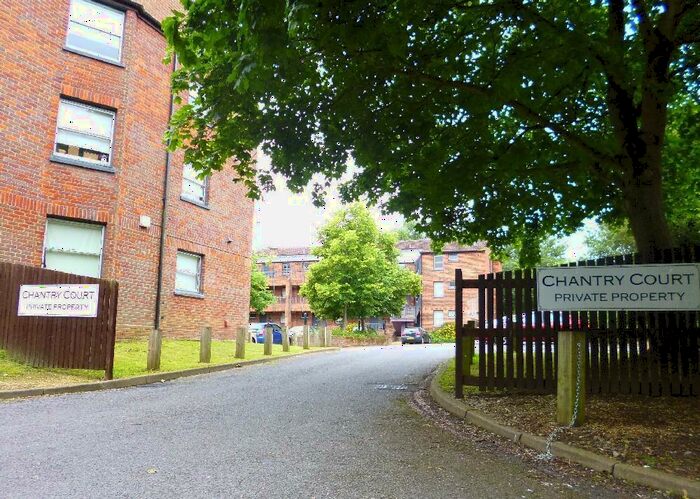 1 Bedroom Apartment To Rent In Woods Avenue, Hatfield, AL10