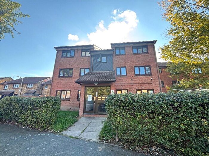 2 Bedroom Apartment For Sale In Sapphire Close, Dagenham, RM8