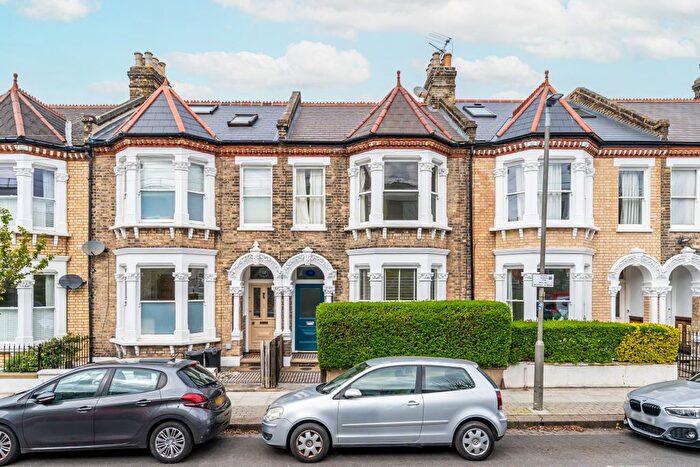 2 Bedroom Flat For Sale In Hearnville Road, London, SW12