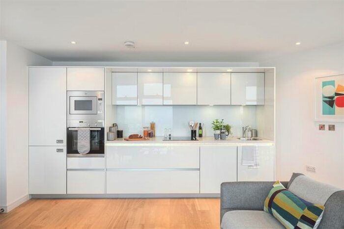 2 Bedroom Flat To Rent In Winston Way, Ilford IG1