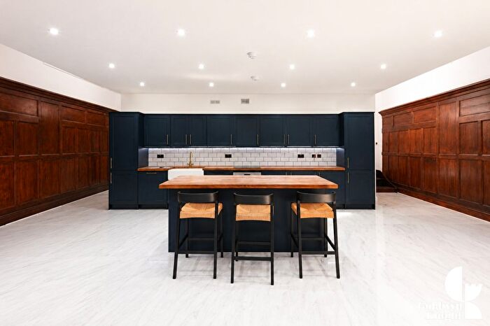 2 Bedroom Flat For Sale In Napoleon Lane, London, SE18