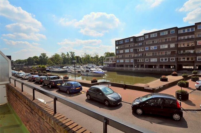 2 Bedroom Flat To Rent In Justin Close, Brentford, TW8