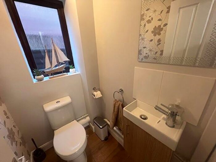 4 Bedroom House To Rent In Lindisfarne, Glascote, Tamworth, B77