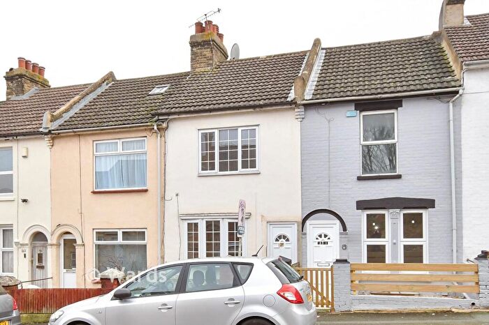 2 Bedroom Terraced House For Sale In Magpie Hall Road, Chatham, Kent, ME4