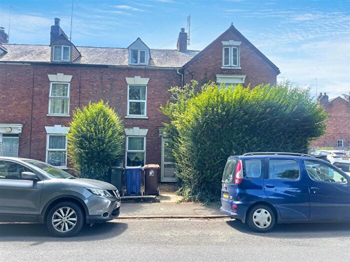 3 Bedroom Terraced House For Sale In Bath Road, Banbury, OX16