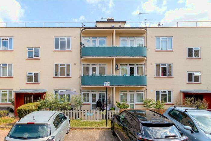 3 Bedroom Flat To Rent In Flowersmead, Upper Tooting Park, London, SW17