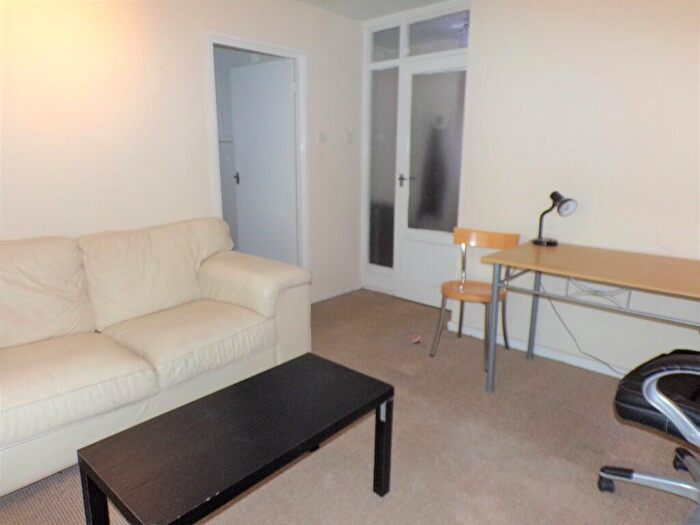1 Bedroom Flat To Rent In Forest Road, Leytonstone London, E11
