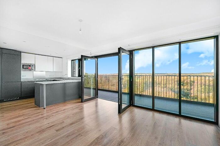 2 Bedroom Flat To Rent In Burnt Mill, Harlow, Essex, CM20