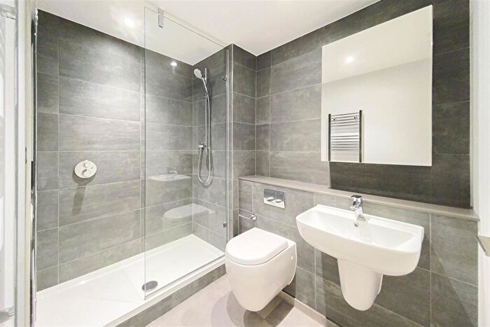 2 Bedroom Apartment To Rent In Laurence Place, Embankment West, M3