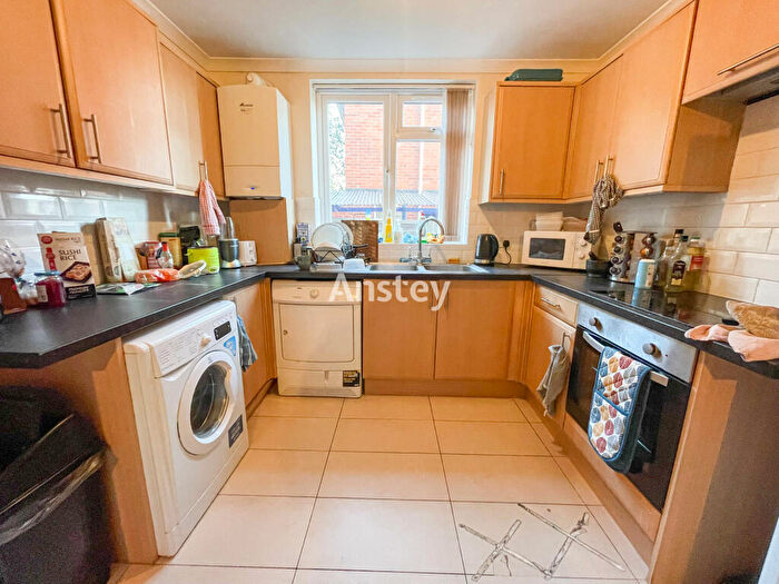 3 Bedroom Flat To Rent In Ripstone Gardens, Southampton, SO17