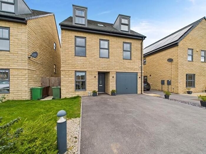 5 Bedroom Detached House For Sale In Plumpton Crescent, Castleford, WF10