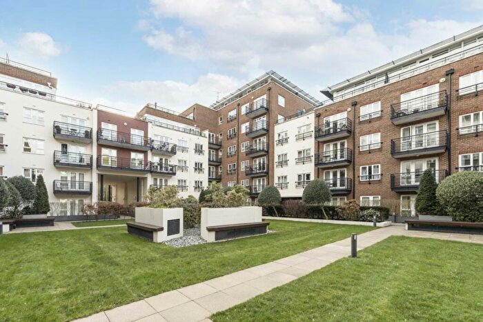 2 Bedroom Flat To Rent In Royal Quarter, Kingston Upon Thames, KT2