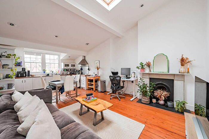 2 Bedroom Flat To Rent In Kelross Road, Highbury, London, N5