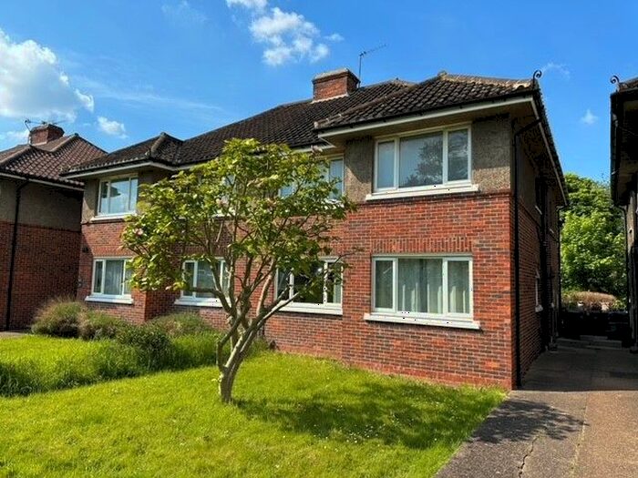 2 Bedroom Flat To Rent In Surbiton Hill Park, Surbiton, KT5