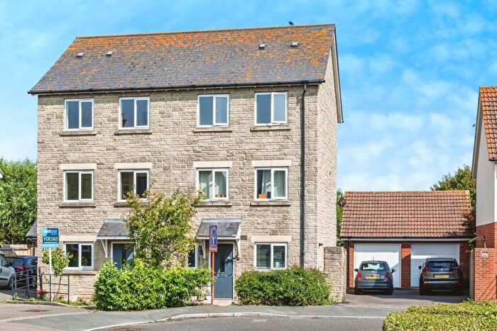 4 Bedroom Semi-Detached House For Sale In Fennel Road, Portishead, Bristol, Somerset, BS20