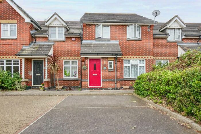 3 Bedroom Terraced House To Rent In Claremont Close, Westcliff-On-Sea, SS0