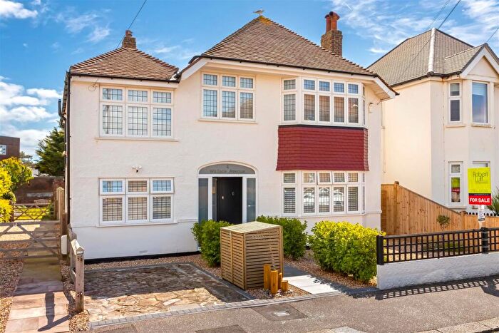 3 Bedroom Apartment For Sale In Wallace Avenue, Worthing, BN11