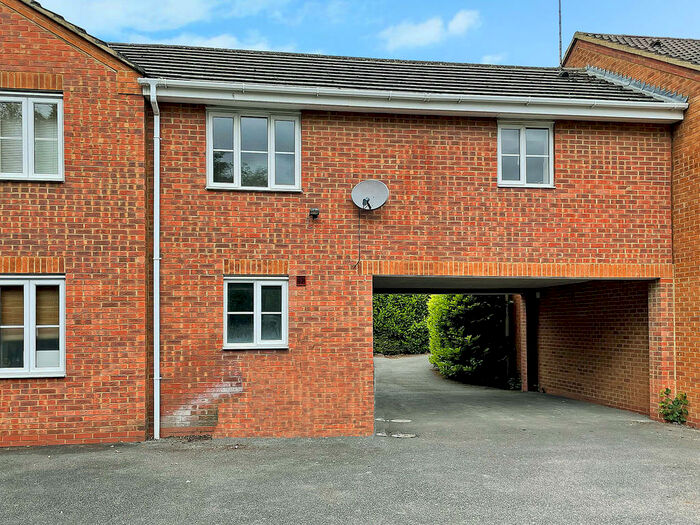 1 Bedroom Apartment To Rent In Merrivale Close, Kettering, NN15