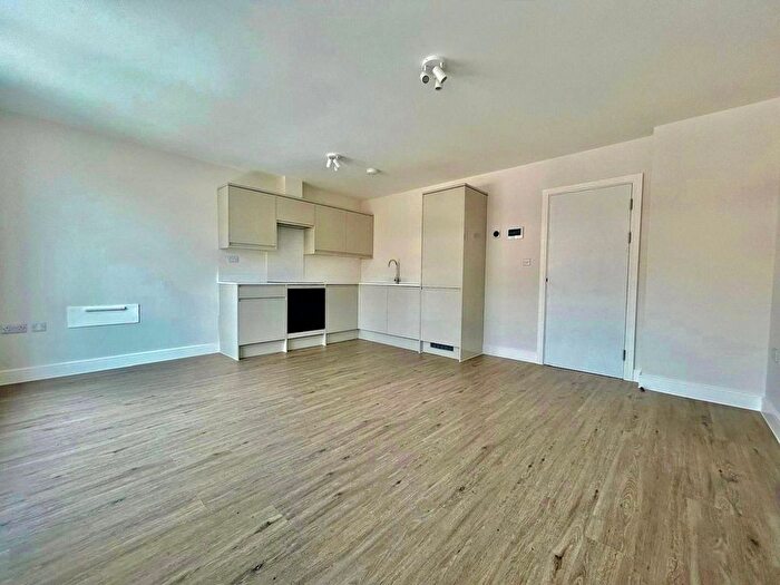 1 Bedroom Flat To Rent In Victoria Road, Farnborough, Hampshire, GU14