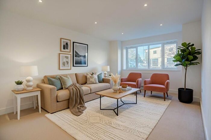 3 Bedroom Detached House To Rent In Gardner Road, Portslade, Brighton, BN41