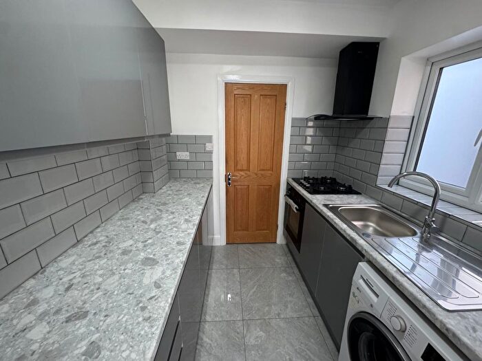 1 Bedroom Flat To Rent In Wood End Gardens, Northolt, UB5