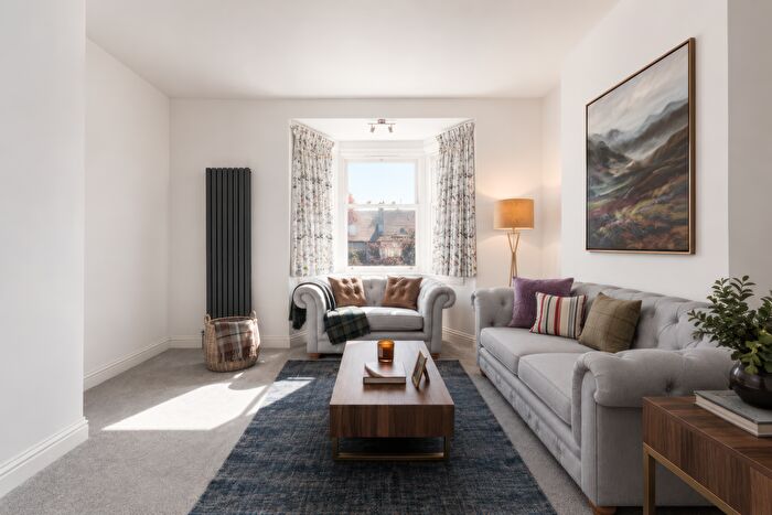 2 Bedroom Flat For Sale In Saughtonhall Drive, Edinburgh, EH12