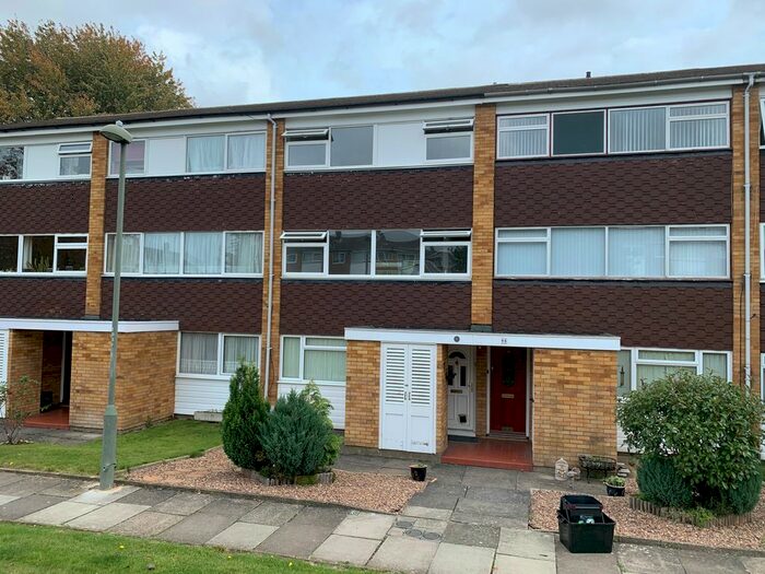 3 Bedroom Maisonette To Rent In Woodcote Drive, Orpington, BR6