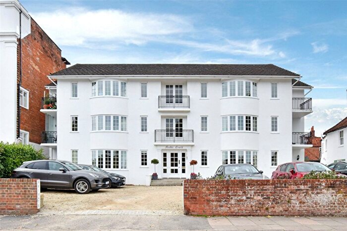 2 Bedroom Flat For Sale In Baltic Court, Thameside, Henley-On-Thames, Oxfordshire, RG9