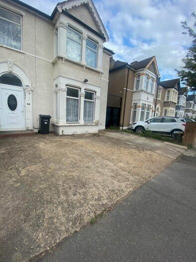 4 Bedroom Terraced House To Rent In Airthrie Road, Ilford, IG3