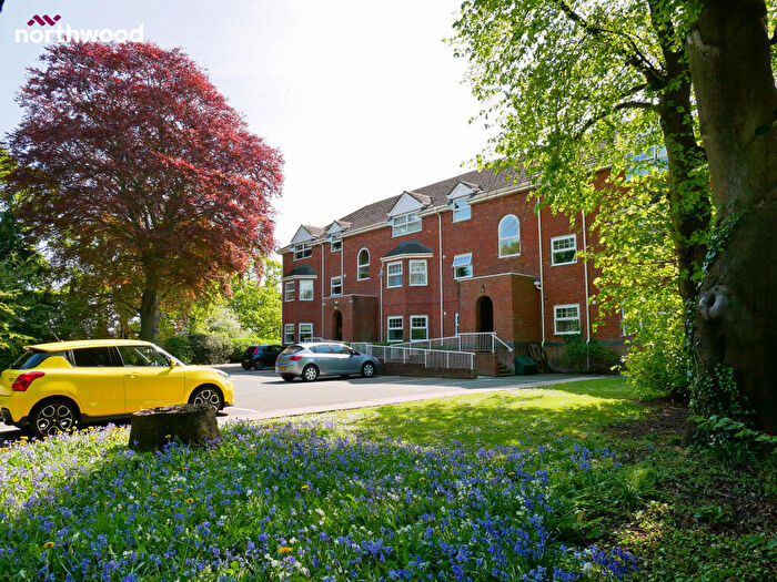2 Bedroom Flat For Sale In Kingsmills Road, Wrexham, LL13