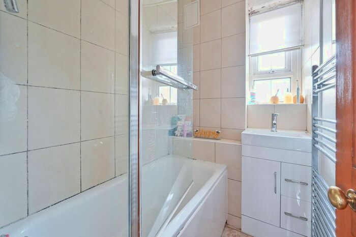 1 Bedroom Flat To Rent In Old Kent Road, Bermondsey, London, SE1