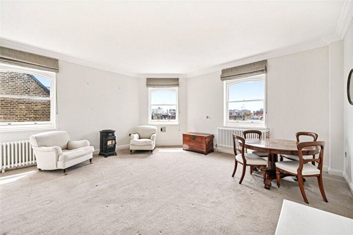 2 Bedroom Flat To Rent In Cadogan Square, London, SW1X