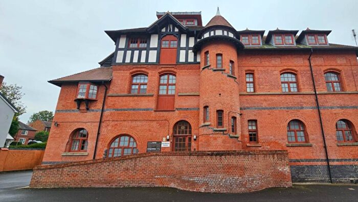 3 Bedroom Flat For Sale In Flat, Sandpiper House, Marhill Road, Nottingham, Nottinghamshire, NG4
