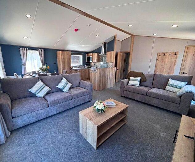 2 Bedroom Park Home For Sale In Hoburne Bashley Holiday Park, BH25