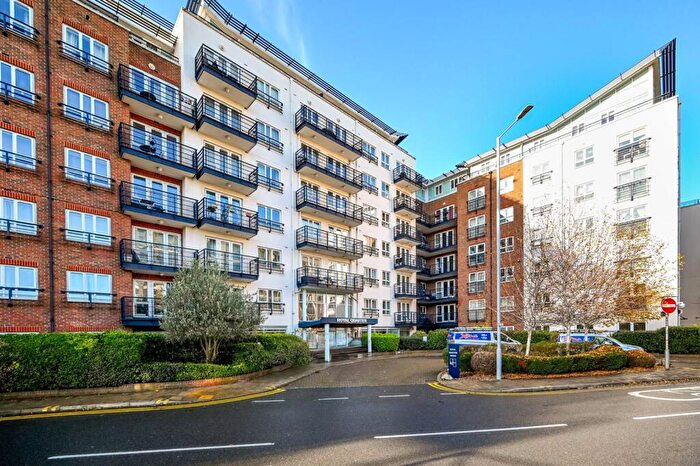 3 Bedroom Penthouse To Rent In Seven Kings Way, Kingston, Kingston Upon Thames, KT2