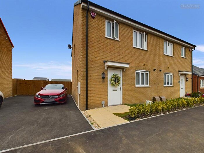 2 Bedroom Semi-Detached House To Rent In Walken Way, Crowland, PE6