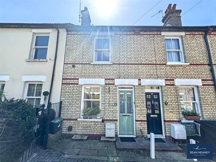 2 Bedroom Terraced House For Sale In Lucan Road, High Barnet, EN5