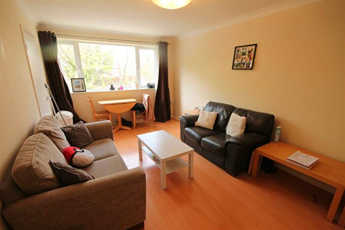 2 Bedroom Flat To Rent In Lonsdale Court, Lonsdale Terrace, Newcastle Upon Tyne, NE2