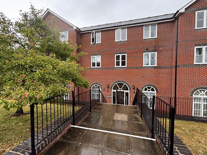 1 Bedroom Flat For Sale In Cardinal Mews, Vestry Close, Andover, Hampshire, SP10