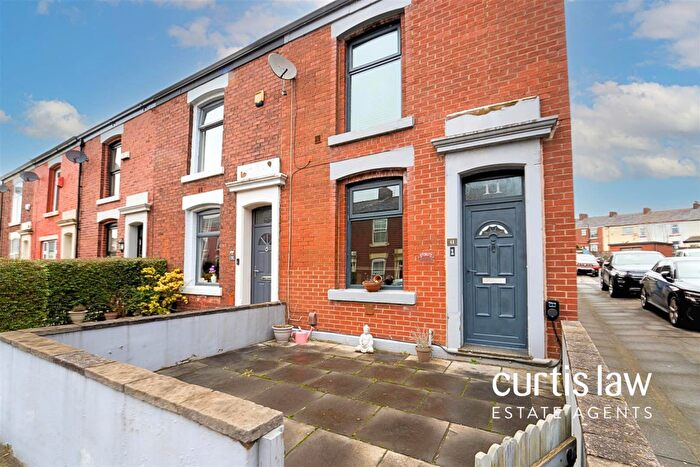 3 Bedroom End Of Terrace House For Sale In Broomfield Place, Blackburn, BB2