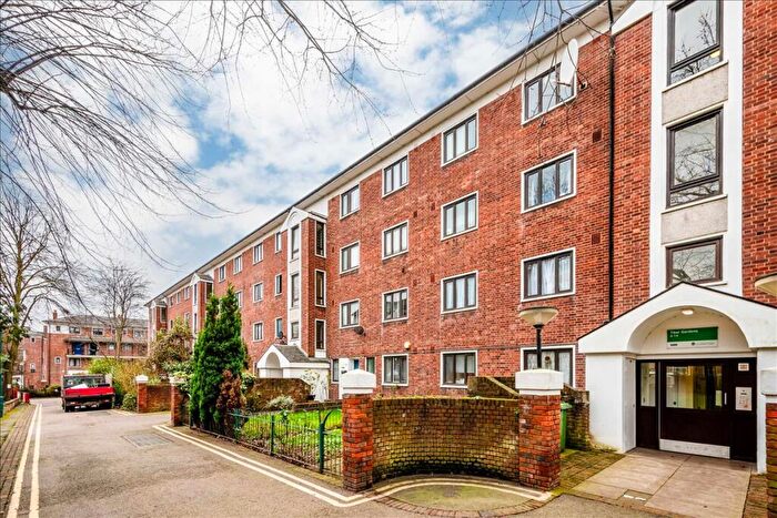 2 Bedroom Apartment For Sale In Tiber Gardens, Islington, N1