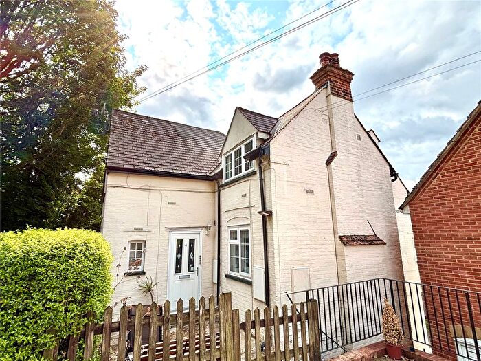 2 Bedroom Flat For Sale In Longdene Road, Haslemere, Surrey, GU27
