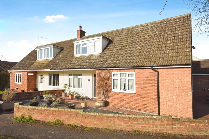 4 Bedroom Semi-Detached House For Sale In Loompits Way, Saffron Walden, CB11